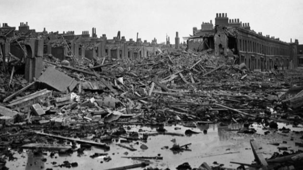 二战时英国遭到德军轰炸，经济学家帮助政府规划战时经济