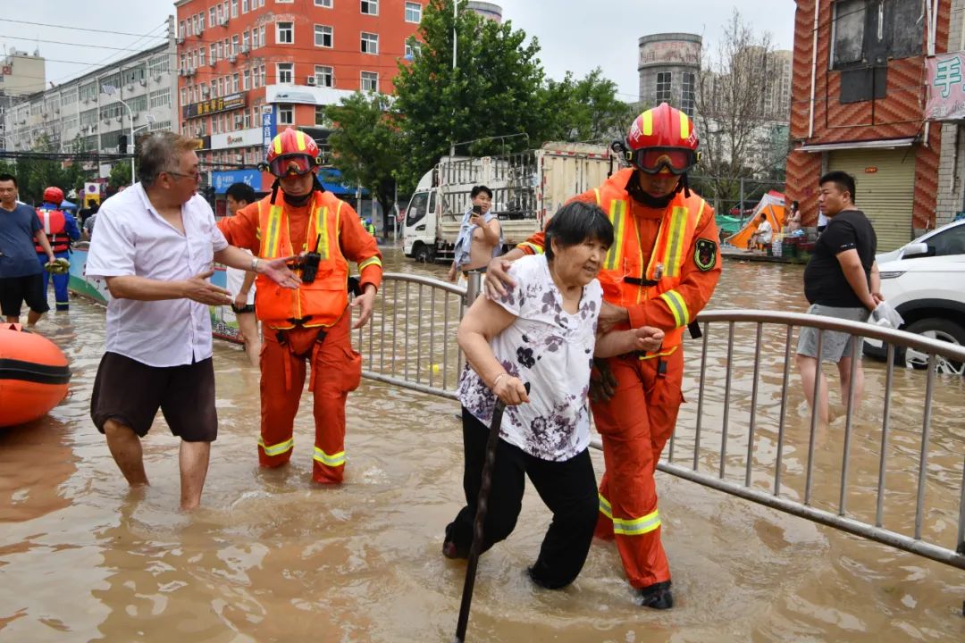 直击江西驰援郑州：10余小时长途跋涉 30余小时没合眼