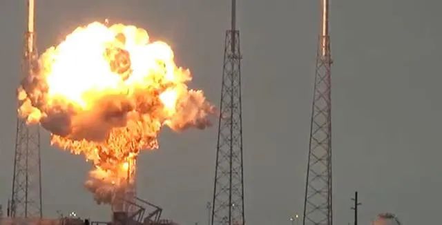 SpaceX猎鹰9号火箭爆炸瞬间，图源腾讯太空