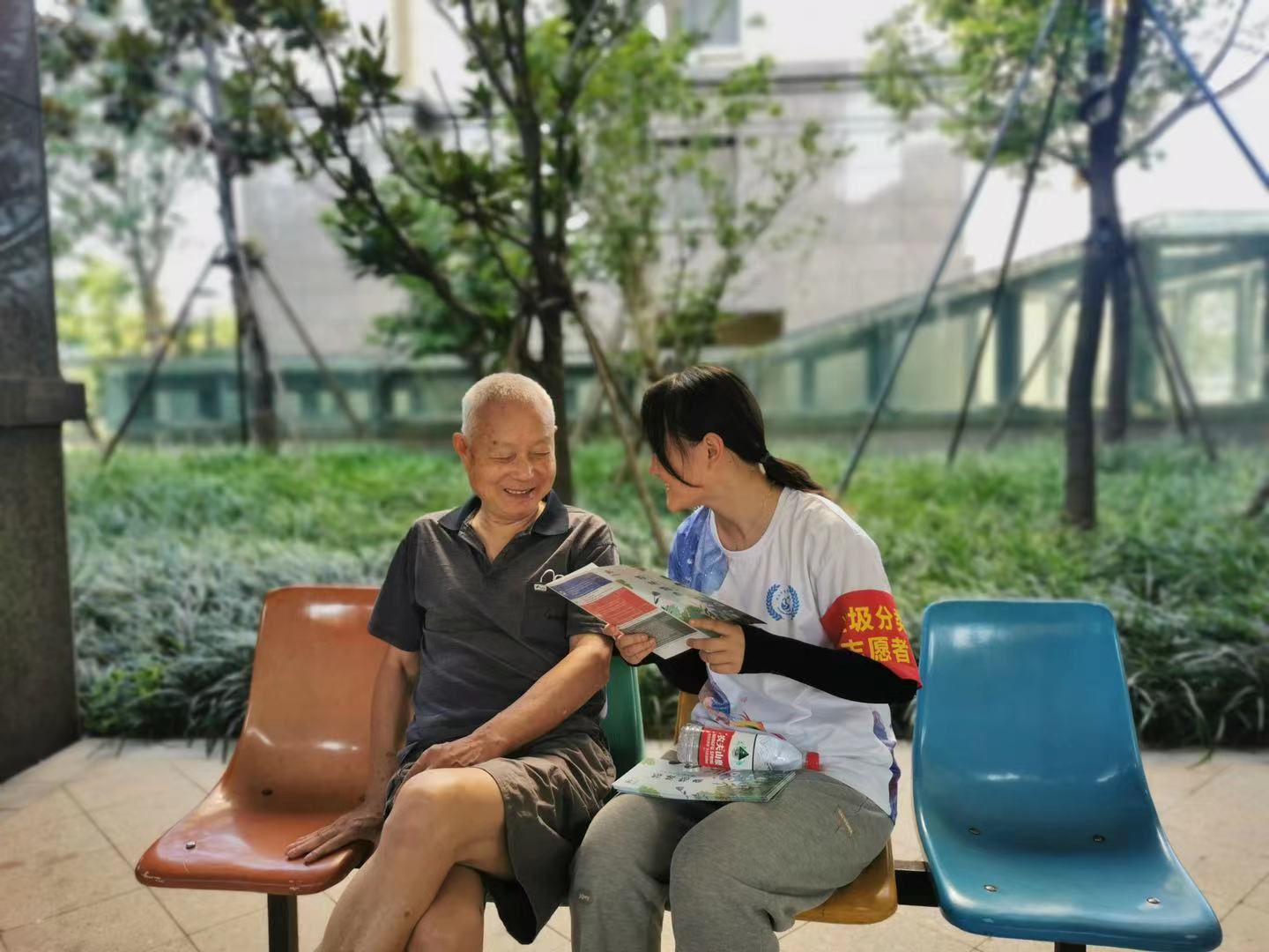 践行新时尚，垃圾分类不停歇 浙江万里学院商学院暑期社会实践队助力仇毕社区新时代文明实践