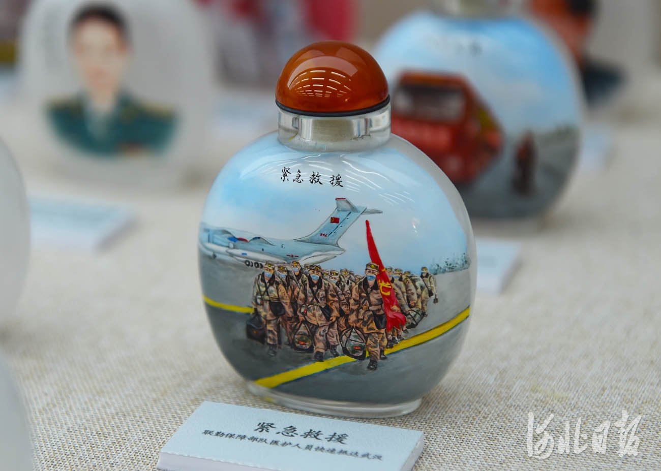 近日，“红色主题内画展”在全国第一个农村党支部诞生地——河北省安平县台城村举办。河北日报记者赵永辉摄影报道