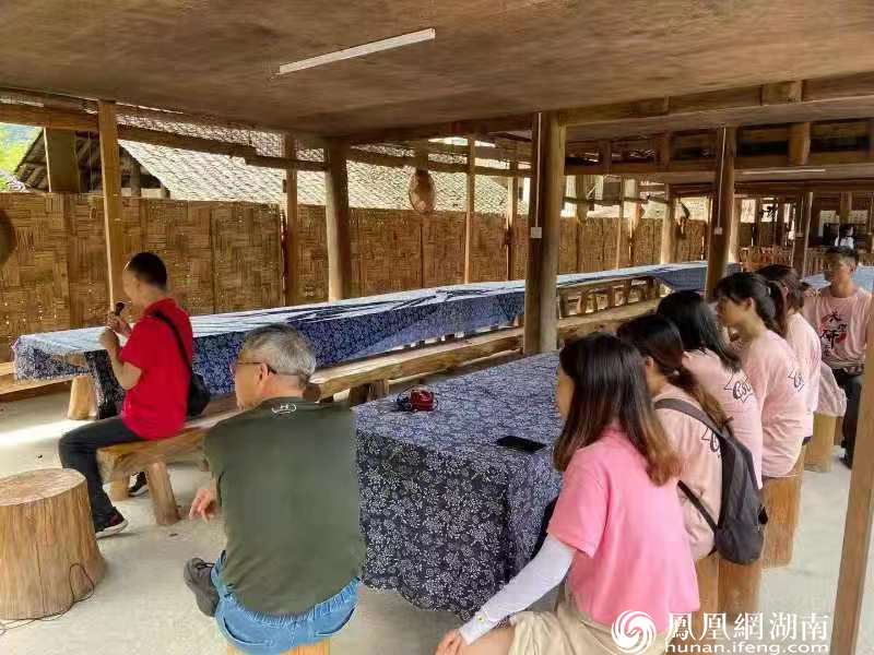 “唱不尽的民族情” 长理文新学院暑期实践团队来到芭茅溪红歌寨调研