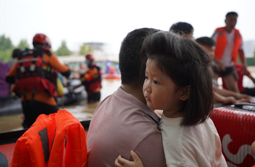 向“雨”而行！ 暴雨来袭他们第一时间冲到现场