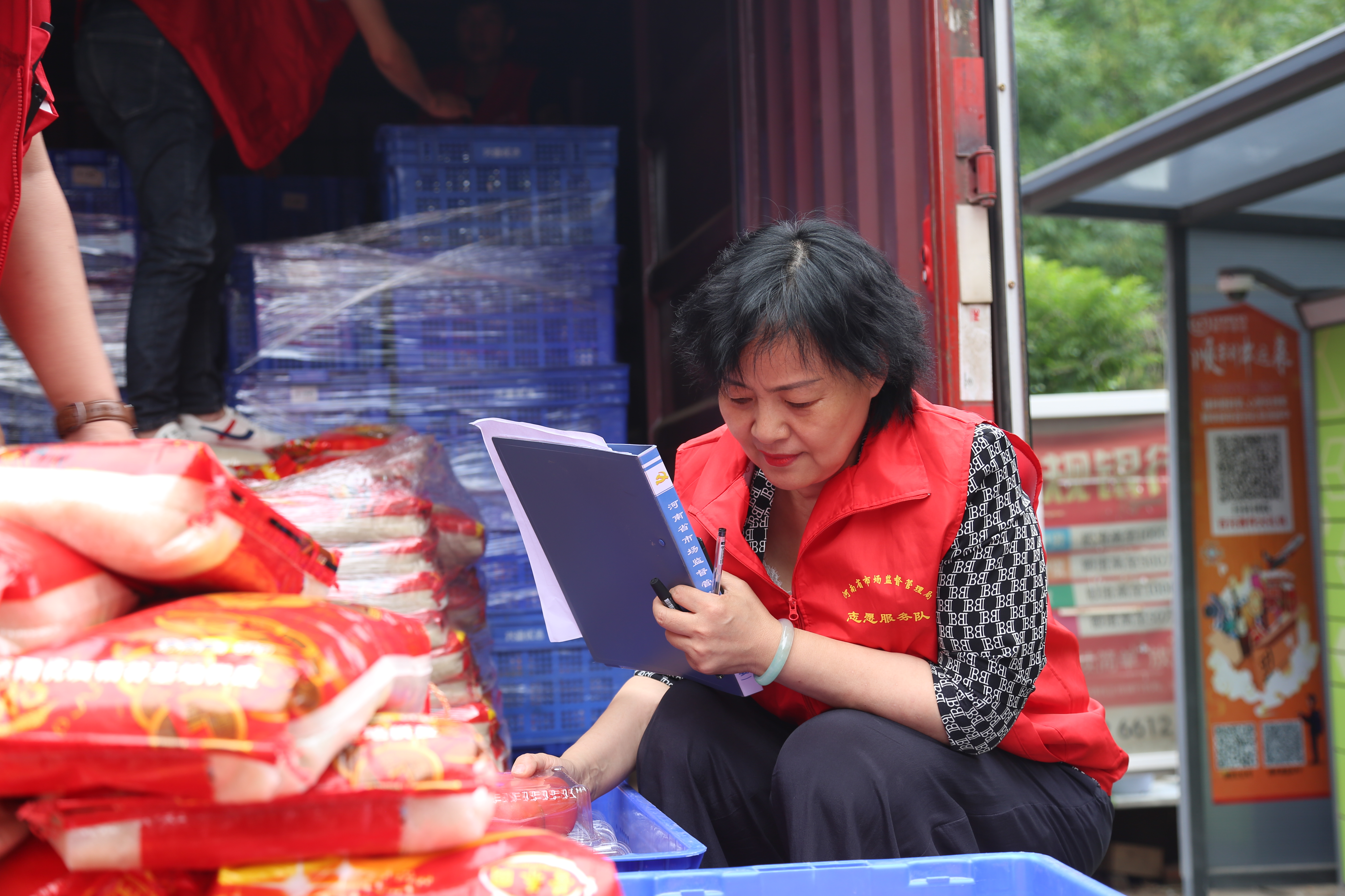 用担当抚平风浪  用行动温暖人心