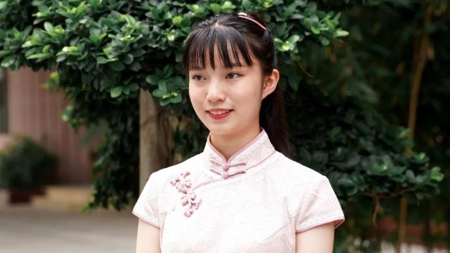 "宝藏女孩"为何放弃港大全额奖学金 去北大读马克思？_凤凰网 - Vimarsana News