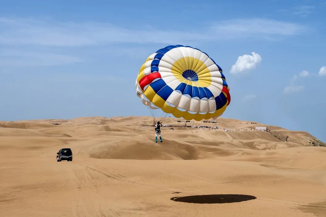 沙漠滑翔伞