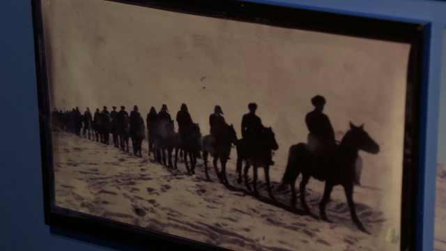 横跨1000公里的驰援！他把3000匹马从新疆赶到唐山