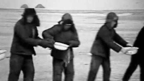 奇迹！王进喜率领1205钻井队用脸盆端水填满60立方米泥浆池