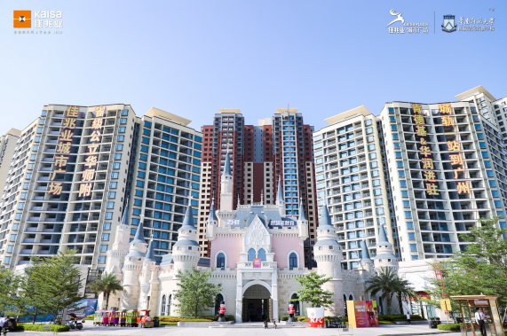 清远佳兆业城市广场首届极光童话冰雪节开幕