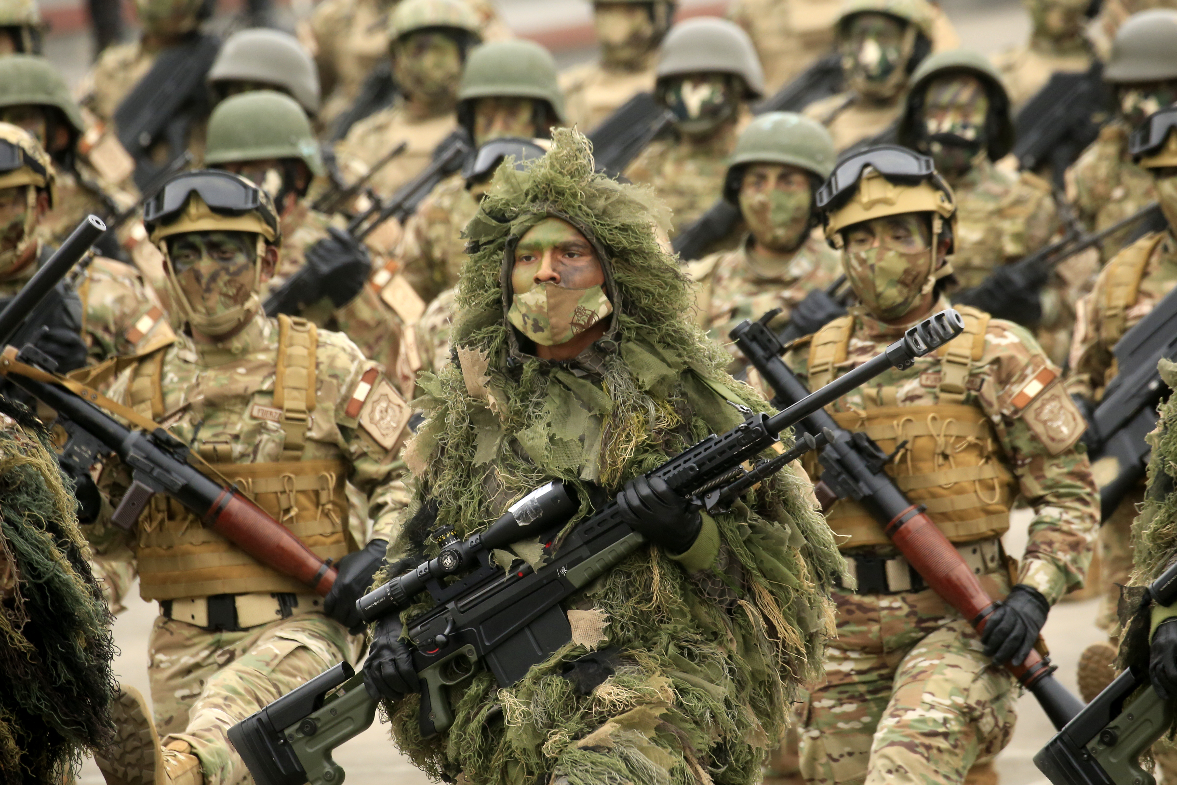 秘鲁举行阅兵式庆祝独立200周年