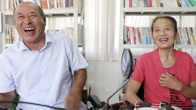 地震截瘫后结为夫妻：从悲悲切切到“精神站立”