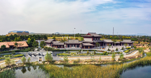 阜新宝地温泉小镇坐落在阜新市阜蒙县东梁镇温泉规划区,是集温泉养生