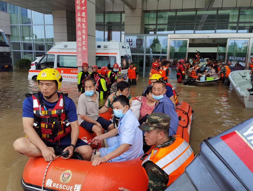 向“雨”而行！ 暴雨来袭他们第一时间冲到现场