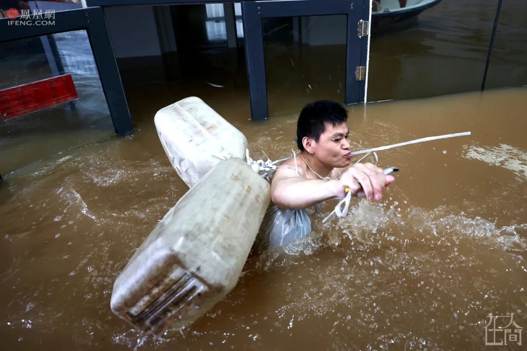 河南暴雨救援图片