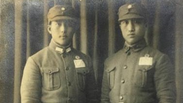 中国无被俘空军！阎海文弃机跳伞被敌人包围，拒绝敌人招降自杀身亡