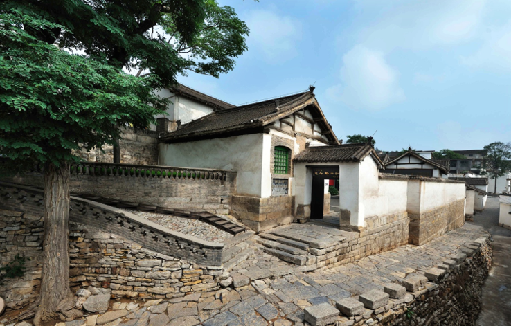 位于太行山旅游风景道西侧的涉县129师司令部旧址