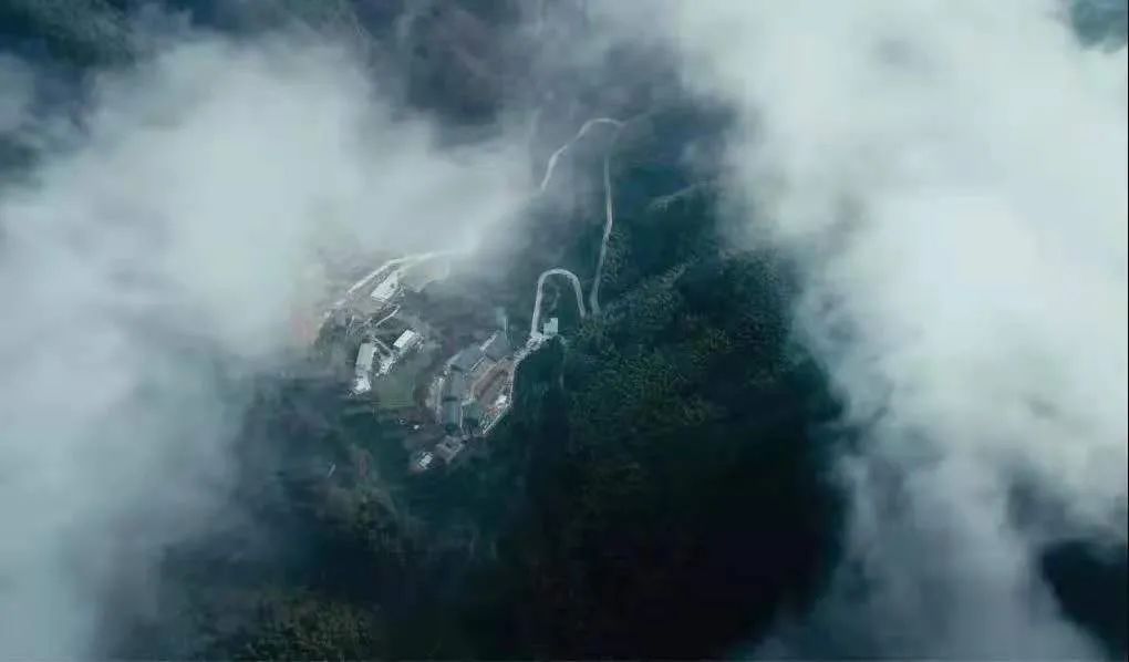 浙江山里，他们用150000块石头重建古村，神仙都想来隐居