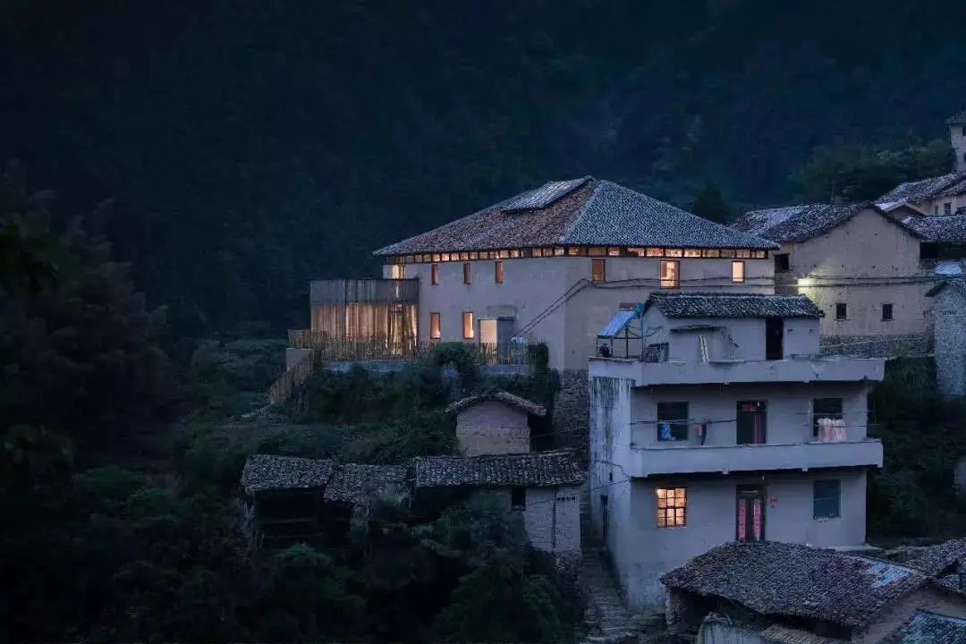 浙江山里，他们用150000块石头重建古村，神仙都想来隐居