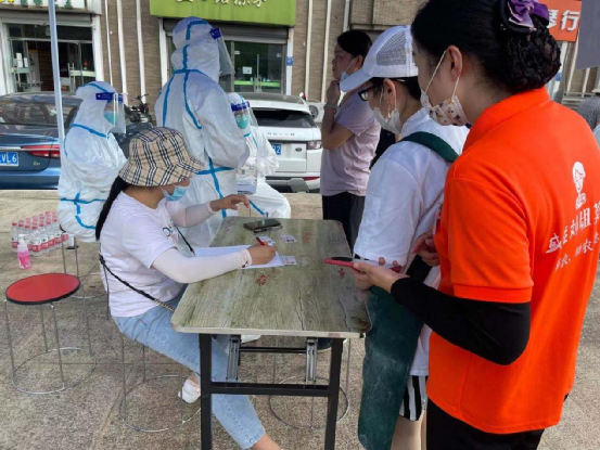 国际机场防疫专班报告,在禄口国际机场工作人员定期核酸检测样品中,有