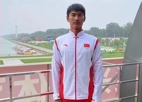 湖北首枚奖牌张亮刘治宇夺得赛艇男子双人双桨季军