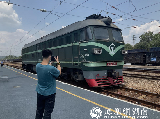 京广线小站里了不起的守护者记衡阳车务段白石渡站站长陈智华