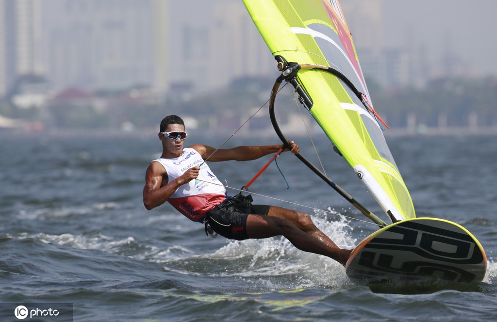 创历史中国男子帆板斩获铜牌