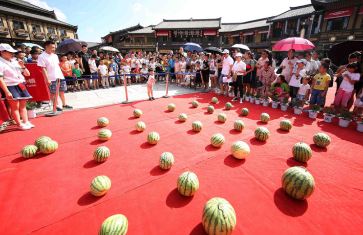 这个周末,带孩子一起参加一场西瓜套圈挑战吧您有多久没有回味过套圈