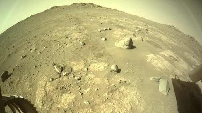 给力！火星探测器拍了很多张火星表面图