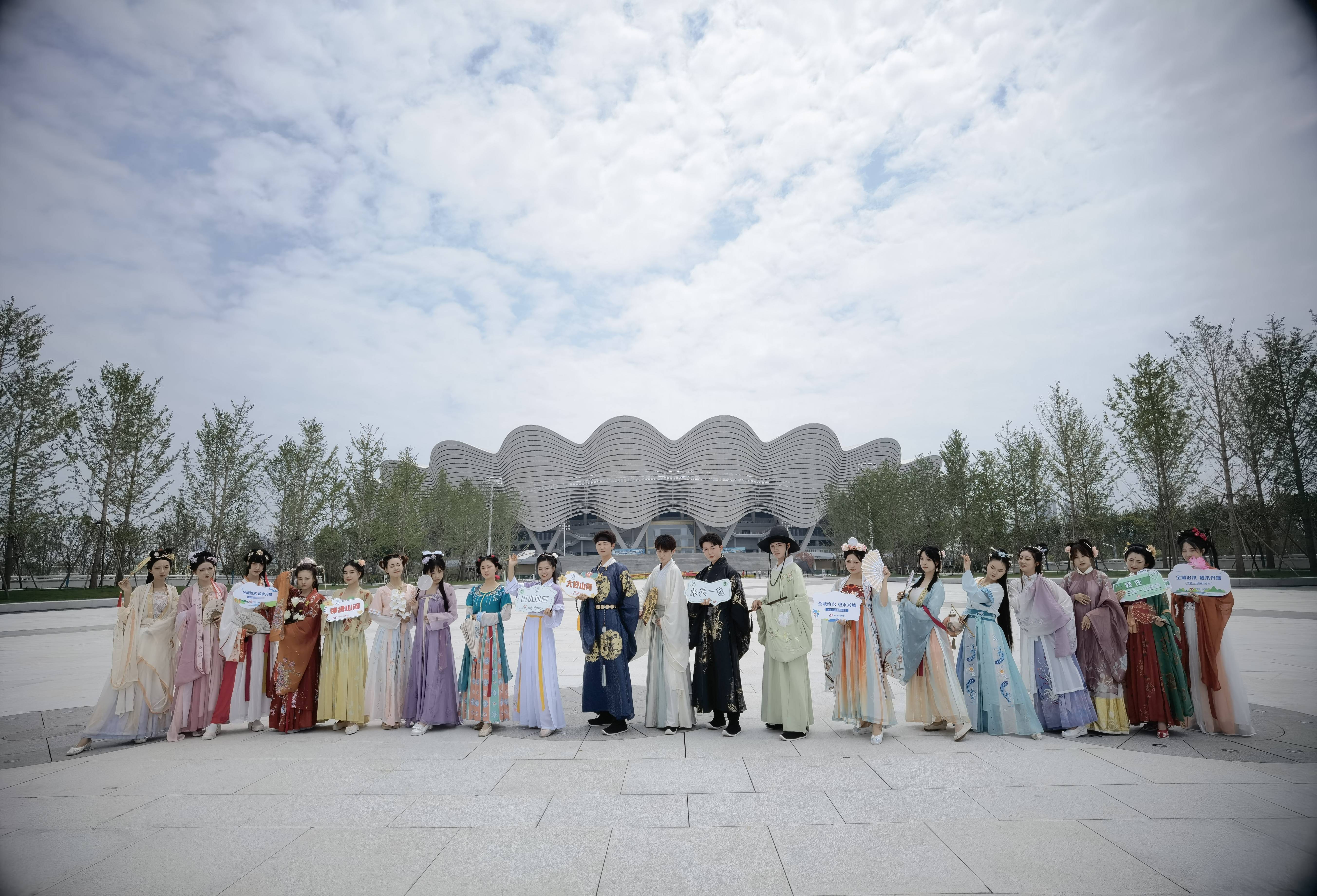 67西安汉服爱好者齐聚三河一山打卡体验多元驿站服务