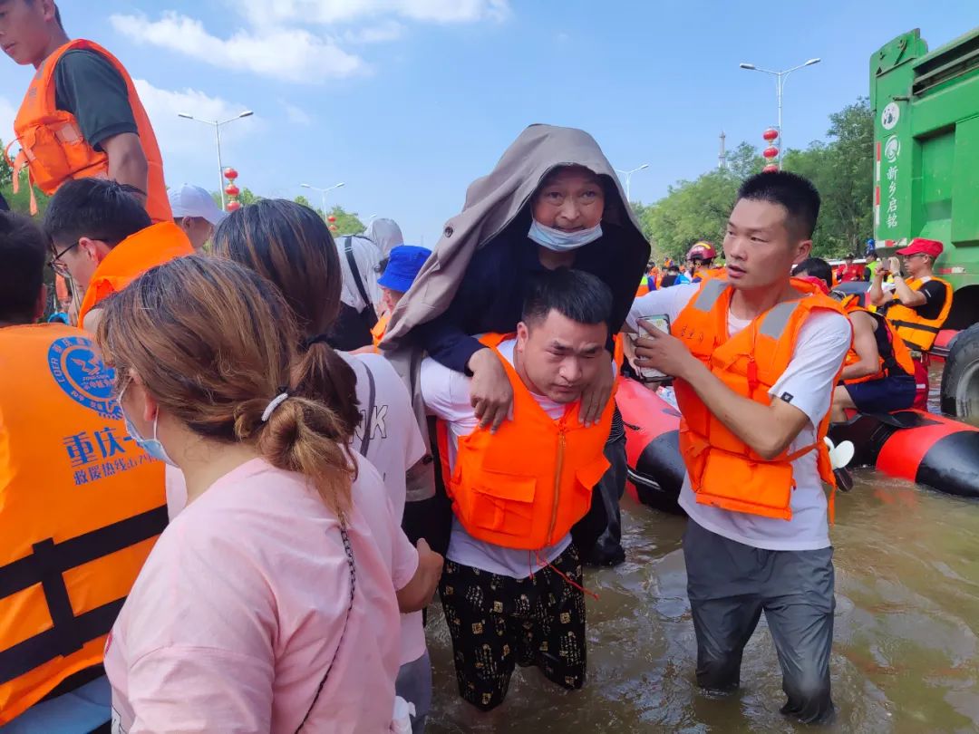 当城市泡在水里 卫辉的无助与救赎丨政知灼见