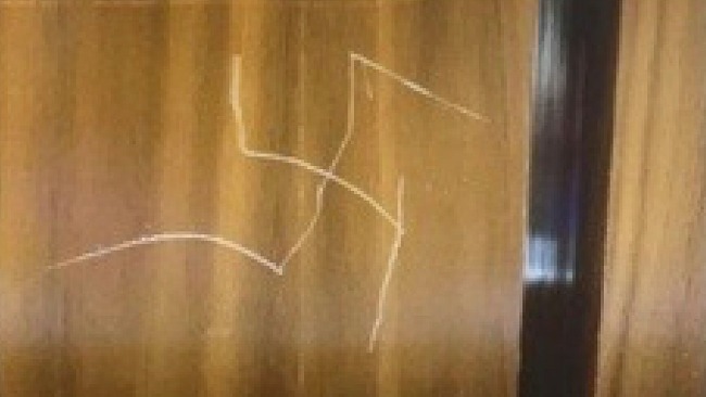 美国国务院大楼电梯内发现的纳粹标志