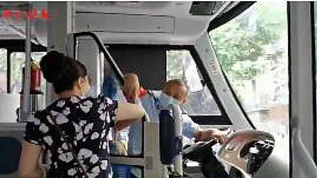 南京公共交通验码乘车首日：老人持彩打健康码绿码可乘车