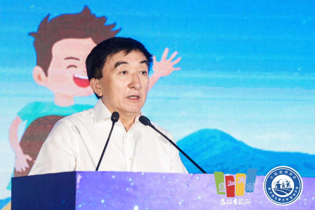 中国国际公共关系协会副会长、原国家旅游局副局长吴文学