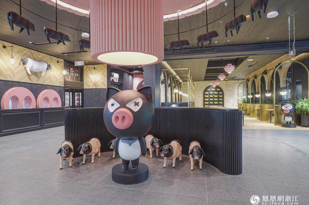 全球首个“熊猫猪猪两头乌国际牧场”开业啦！