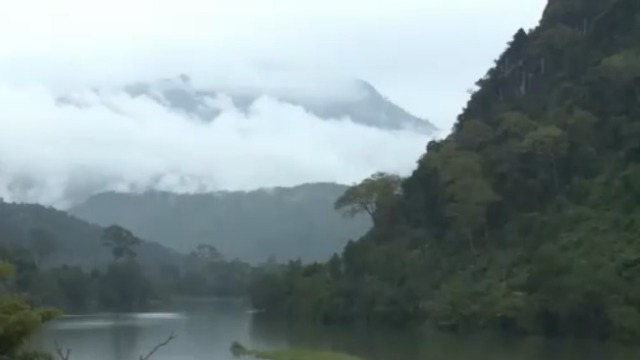 修建南乌江大桥时，援老的解放军指战员经历了怎样的磨难？