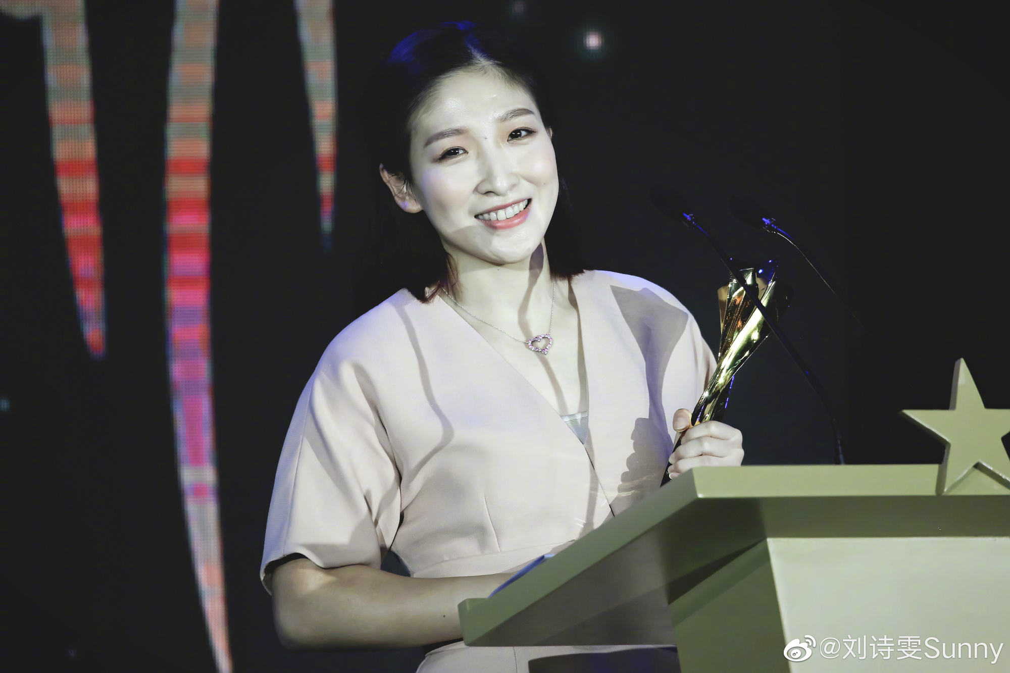国乒女团夺金之夜 我们祝福刘诗雯_凤凰网