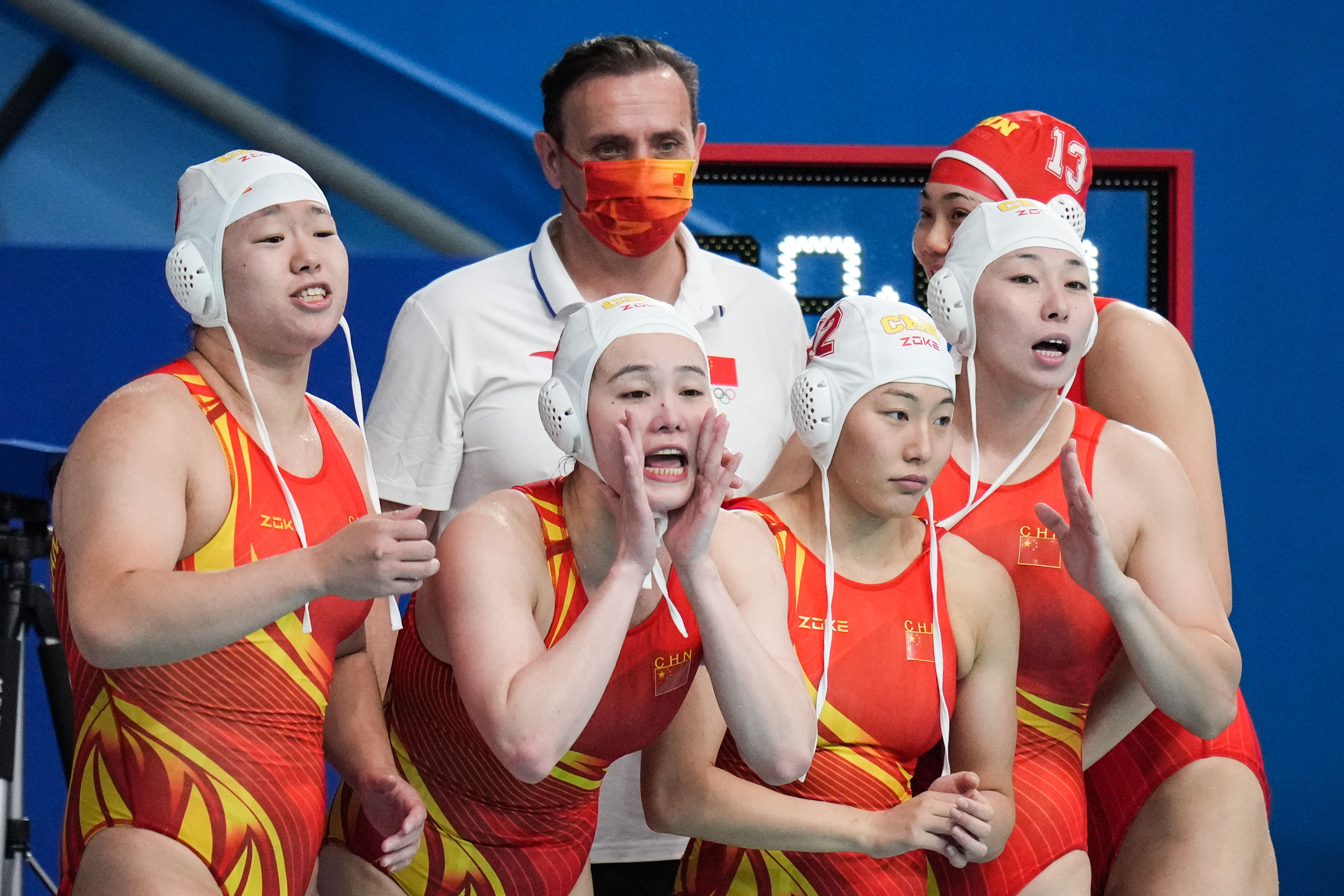 中国女子水球队，前排左二为熊敦瀚。