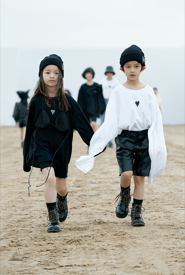Love United爱酷联合国  MO&Co.&times;little MO&Co. FW 2021 Fashion Show