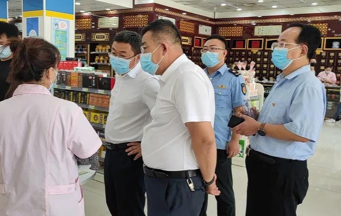 神木市委常委,副市长鲍二伟督察市场监管领域疫情防控工作