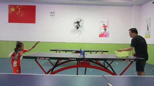 江西新余五岁萌娃乒乓球球技走红网络