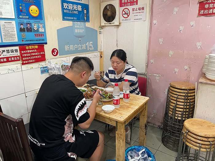 店内食客（图片拍摄：韦香惠）