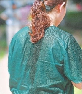 3日,支援核酸采集的同济医院医护人员全身汗水湿透.