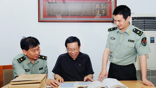 刘义权在豫西整理了100多万份重要档案,为解放军档案馆建馆起到巨大帮助_凤凰网视频_凤凰网