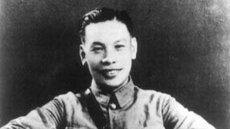 蒋经国在1987年开放台湾民众赴大陆探亲，两岸交往的大门也就此打开