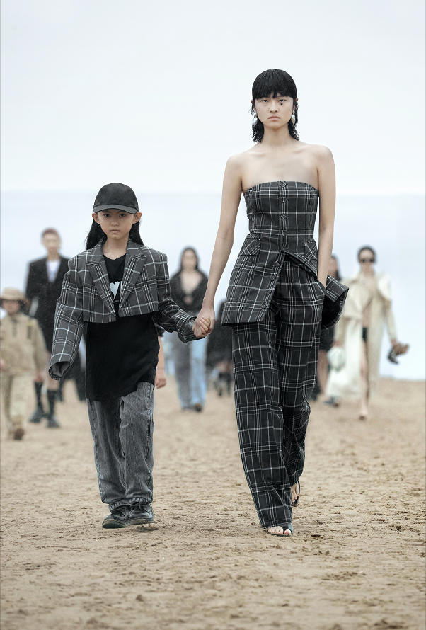 Love United爱酷联合国  MO&Co.&times;little MO&Co. FW 2021 Fashion Show