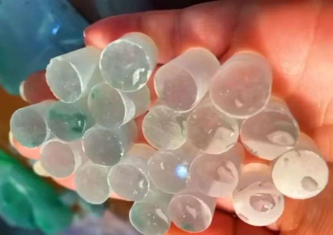 熬夜到2点 看一场买不起的珠宝直播