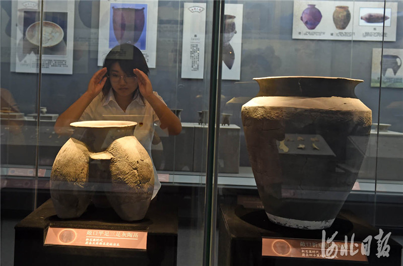 近日，游客在河北省蔚县博物馆参观《代蔚长歌》陈列展。河北日报记者赵永辉摄影报道