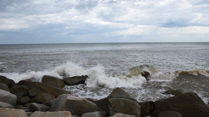 第9号台风卢碧以热带风暴级在汕头南澳县登陆