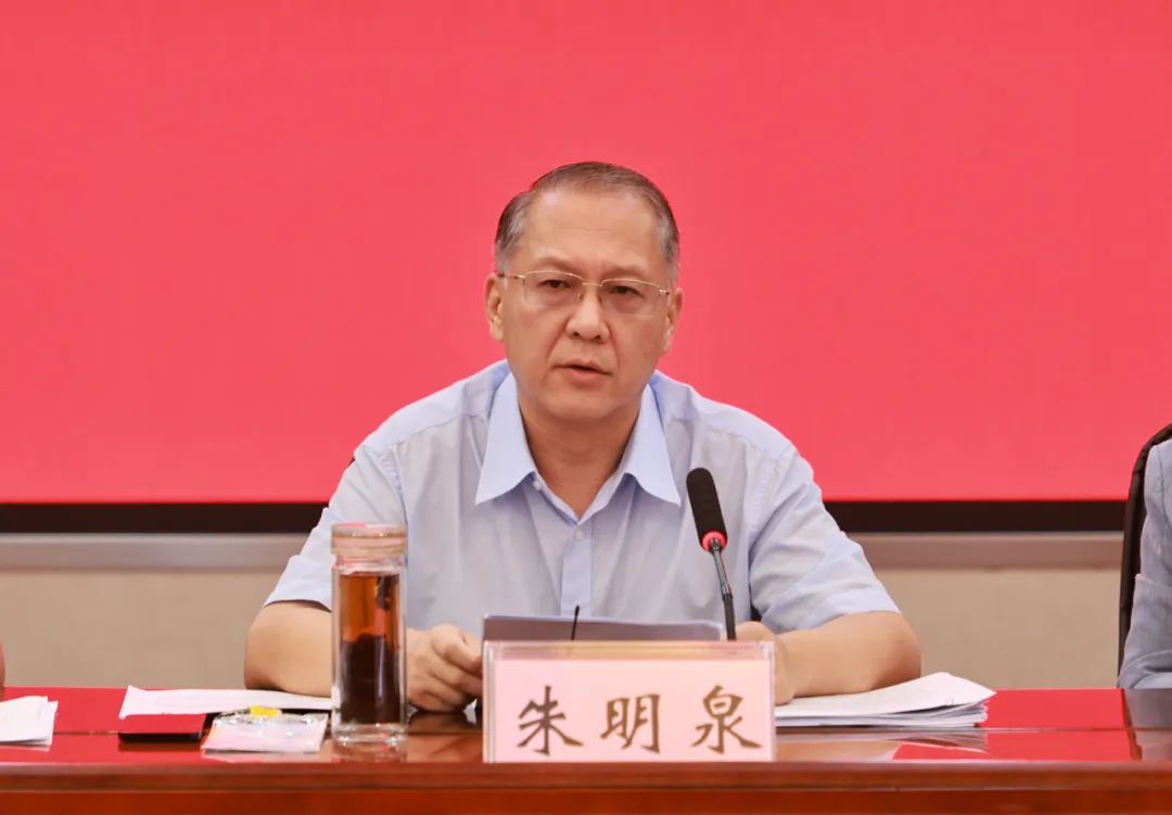 徐州云龙区委书记朱明泉召开区委常委会暨区委应对疫情小组会议