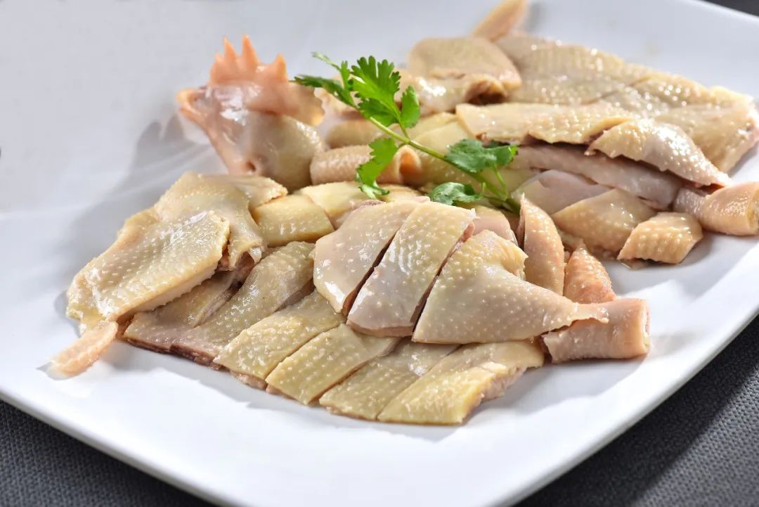 看完《舌尖》千里迢迢飞广东,只为一尝他的盐焗鸡